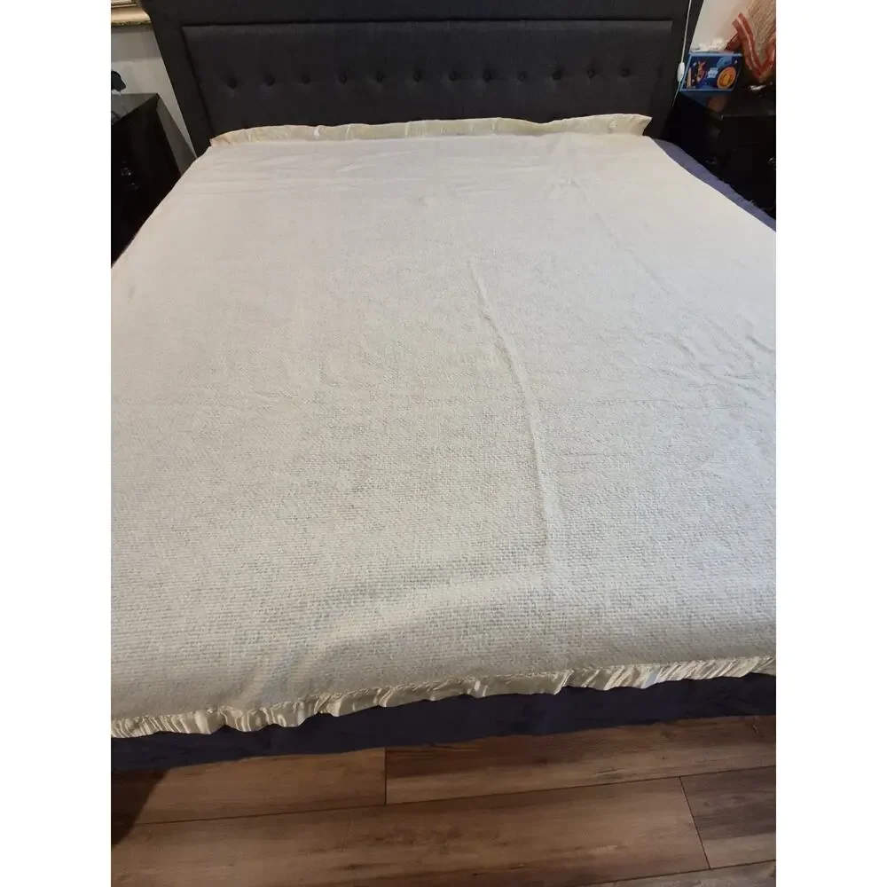 Vintage Acrylic Waffle Weave Blanket Ivory Cream Twin Satin Trim USA 69x87